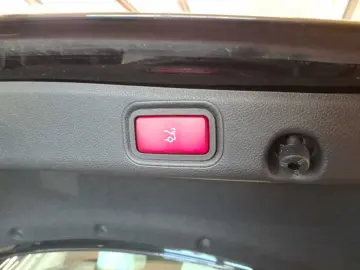 MERCEDES-BENZ E 300 e AMG  ALLRAD Pano 360 HUD Memor&hellip;