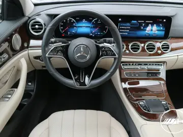 MERCEDES-BENZ E 300d 4M AMG MASSAGE PANO BURM MULTIBEAM 360