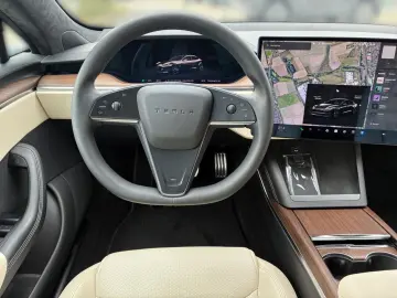 TESLA Model S Long Range Luftfederung Panorama 360 Kam