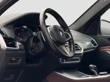 BMW X5 M50i Sportaut. 360  Laser HuD PANO SoftClose