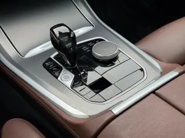 BMW X5 M50i Sportaut. 360  Laser HuD PANO SoftClose