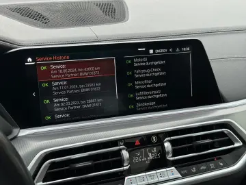 BMW X5 M50i Sportaut. 360  Laser HuD PANO SoftClose