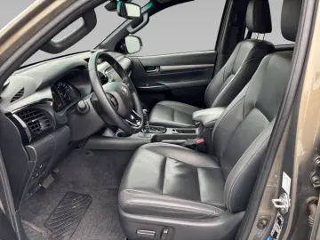 TOYOTA HiLux 4x4 Double Cab Invincible Hardtop   AHK