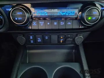 TOYOTA Hilux DC Invincible   AHK   JBL   Rollo   Garant
