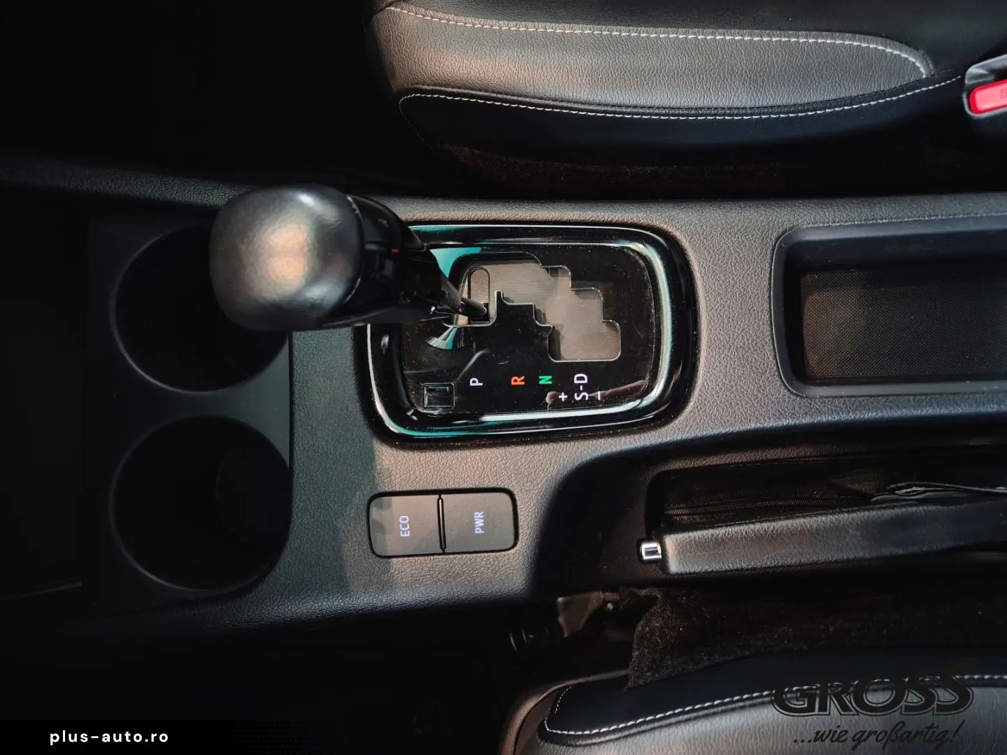 TOYOTA Hilux DC Invincible   AHK   JBL   Rollo   Garant