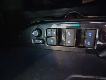 TOYOTA Hilux DC Invincible   AHK   JBL   Rollo   Garant