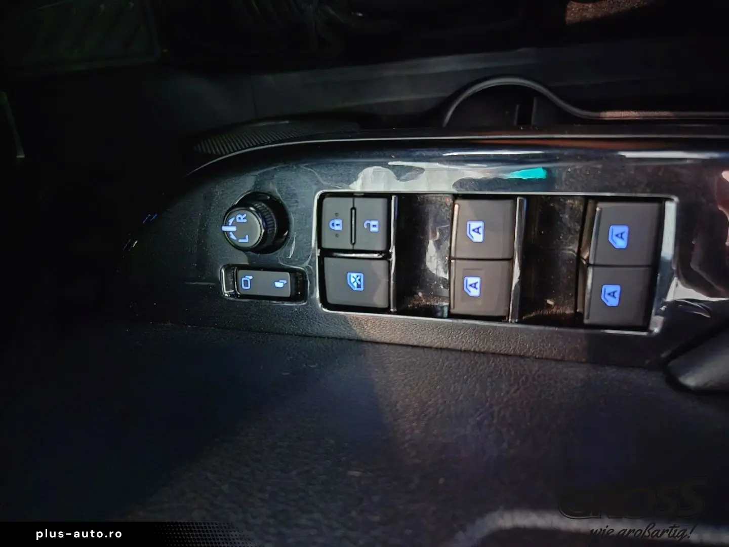 TOYOTA Hilux DC Invincible   AHK   JBL   Rollo   Garant