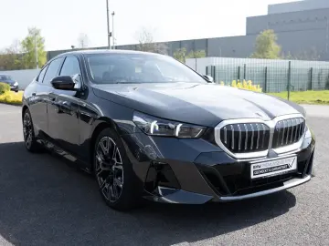 BMW 520d xDrive M-Sport AHK STANDHZ HUD 360  LED ACC