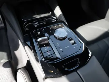 BMW 520d xDrive M-Sport AHK STANDHZ HUD 360  LED ACC