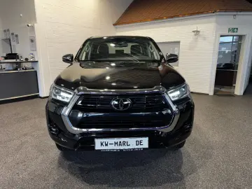 TOYOTA Hilux Double Cab Executive 2.8D 4x4 AHK 3.500 KG