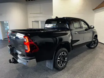 TOYOTA Hilux Double Cab Executive 2.8D 4x4 AHK 3.500 KG
