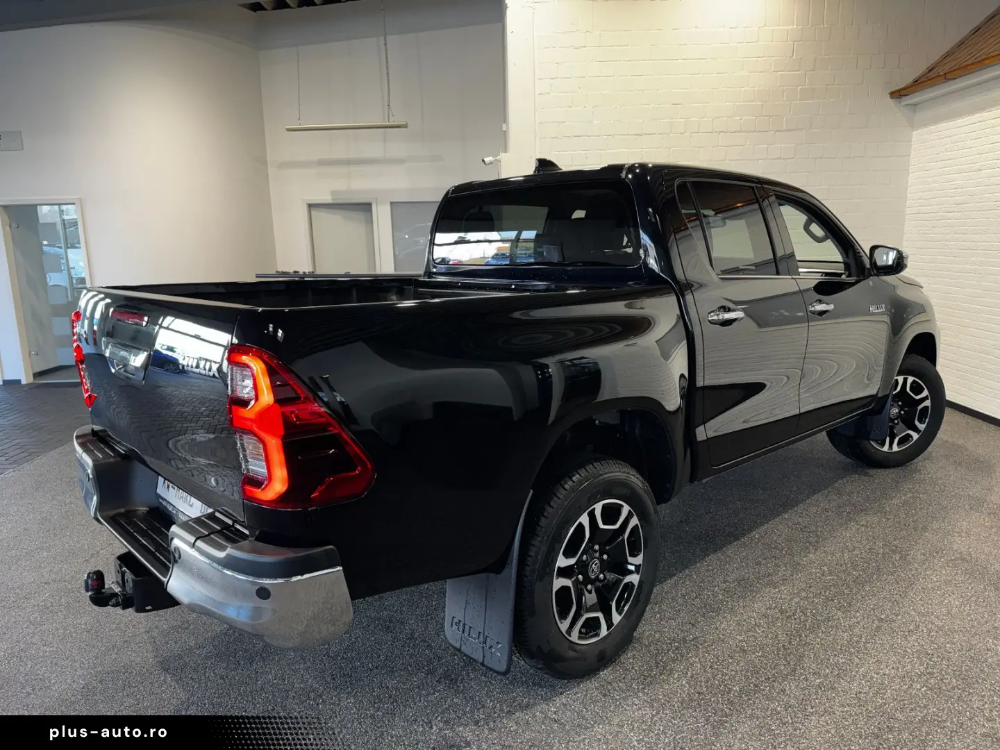TOYOTA Hilux Double Cab Executive 2.8D 4x4 AHK 3.500 KG