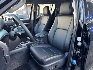 TOYOTA Hilux Double Cab Executive 2.8D 4x4 AHK 3.500 KG