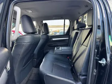 TOYOTA Hilux Double Cab Executive 2.8D 4x4 AHK 3.500 KG