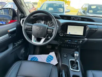 TOYOTA Hilux Double Cab Executive 2.8D 4x4 AHK 3.500 KG