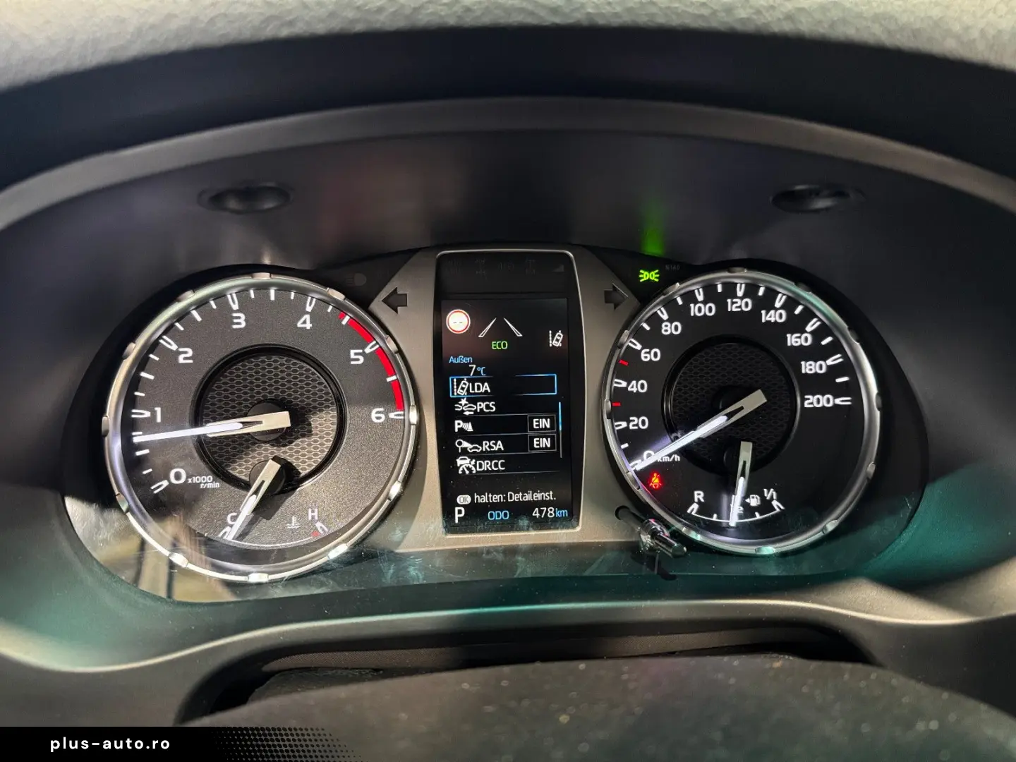 TOYOTA Hilux Double Cab Executive 2.8D 4x4 AHK 3.500 KG