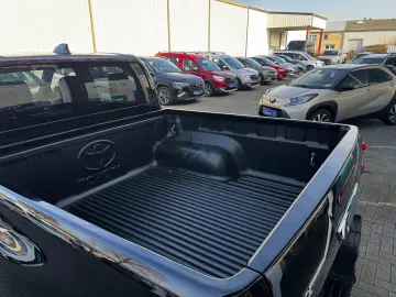 TOYOTA Hilux Double Cab Executive 2.8D 4x4 AHK 3.500 KG