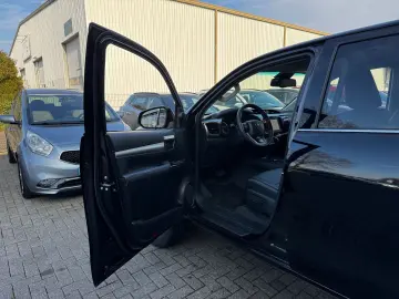 TOYOTA Hilux Double Cab Executive 2.8D 4x4 AHK 3.500 KG