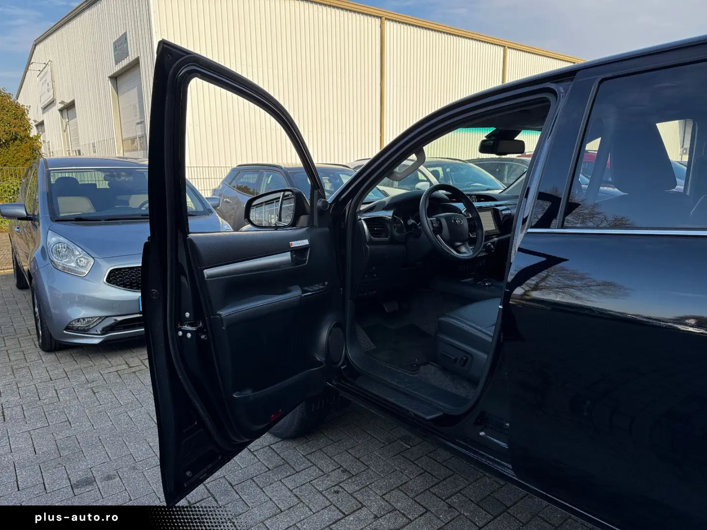 TOYOTA Hilux Double Cab Executive 2.8D 4x4 AHK 3.500 KG