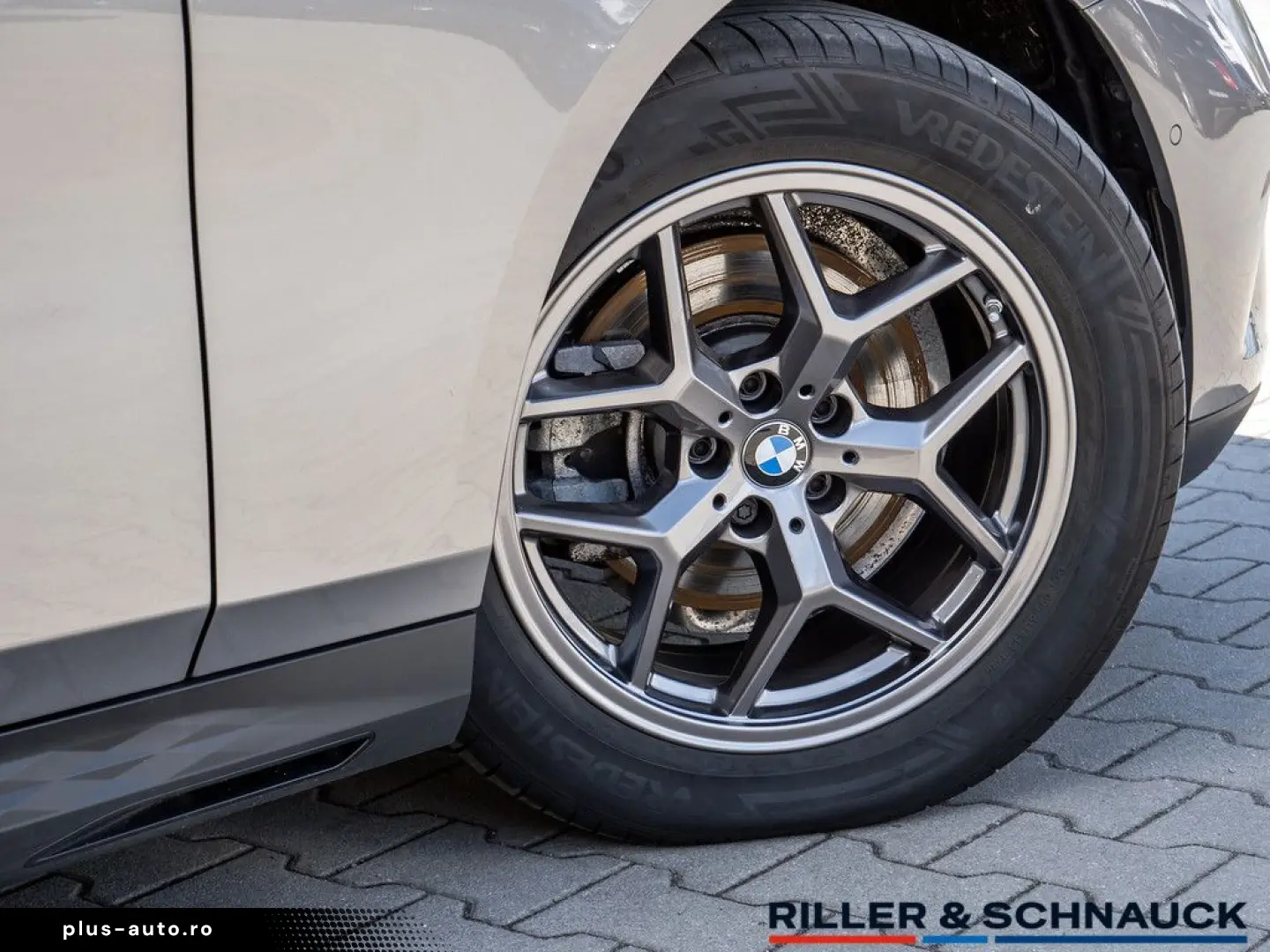 BMW 520d xDrive STANDHZ SITZBELÜFTUNG LED PANO 360