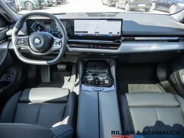 BMW 520d xDrive STANDHZ SITZBELÜFTUNG LED PANO 360