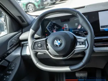 BMW 520d xDrive STANDHZ SITZBELÜFTUNG LED PANO 360