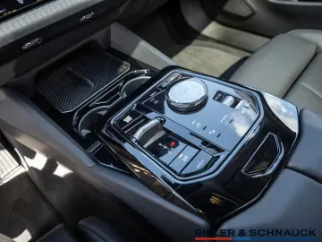 BMW 520d xDrive STANDHZ SITZBELÜFTUNG LED PANO 360