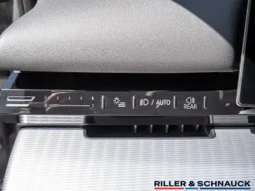 BMW 520d xDrive STANDHZ SITZBELÜFTUNG LED PANO 360