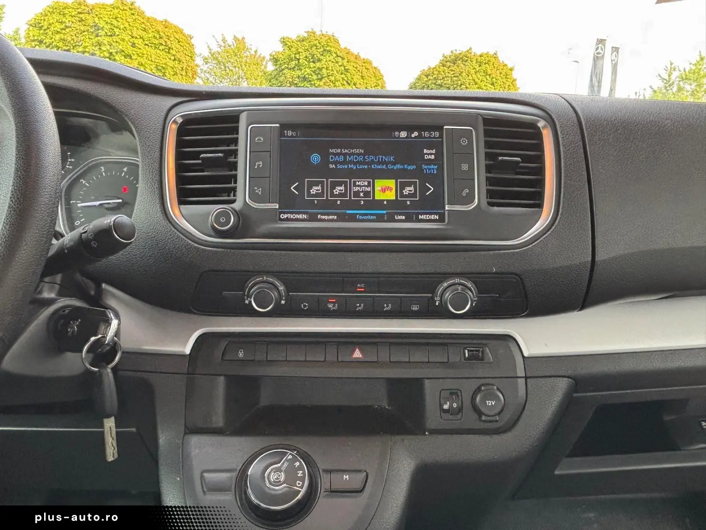 PEUGEOT Traveller Business L3 9-Sitze Head-up