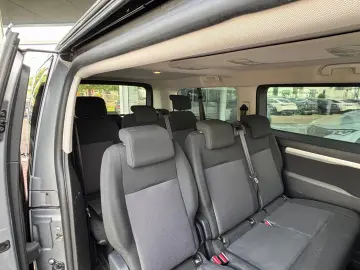 PEUGEOT Traveller Business L3 9-Sitze Head-up