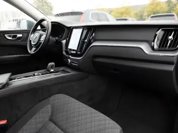 Volvo XC60 B4 Core aus 1.Hand KAMERA NAVI
