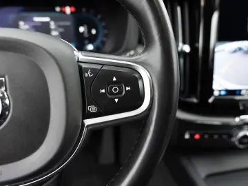 Volvo XC60 B4 Core aus 1.Hand KAMERA NAVI