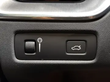 Volvo XC60 Momentum Pro H&K KAMERA NAVI
