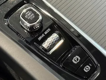 Volvo XC60 Momentum Pro H&K KAMERA NAVI