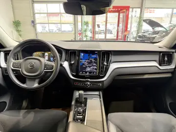 Volvo XC60 Momentum Pro H&K KAMERA NAVI