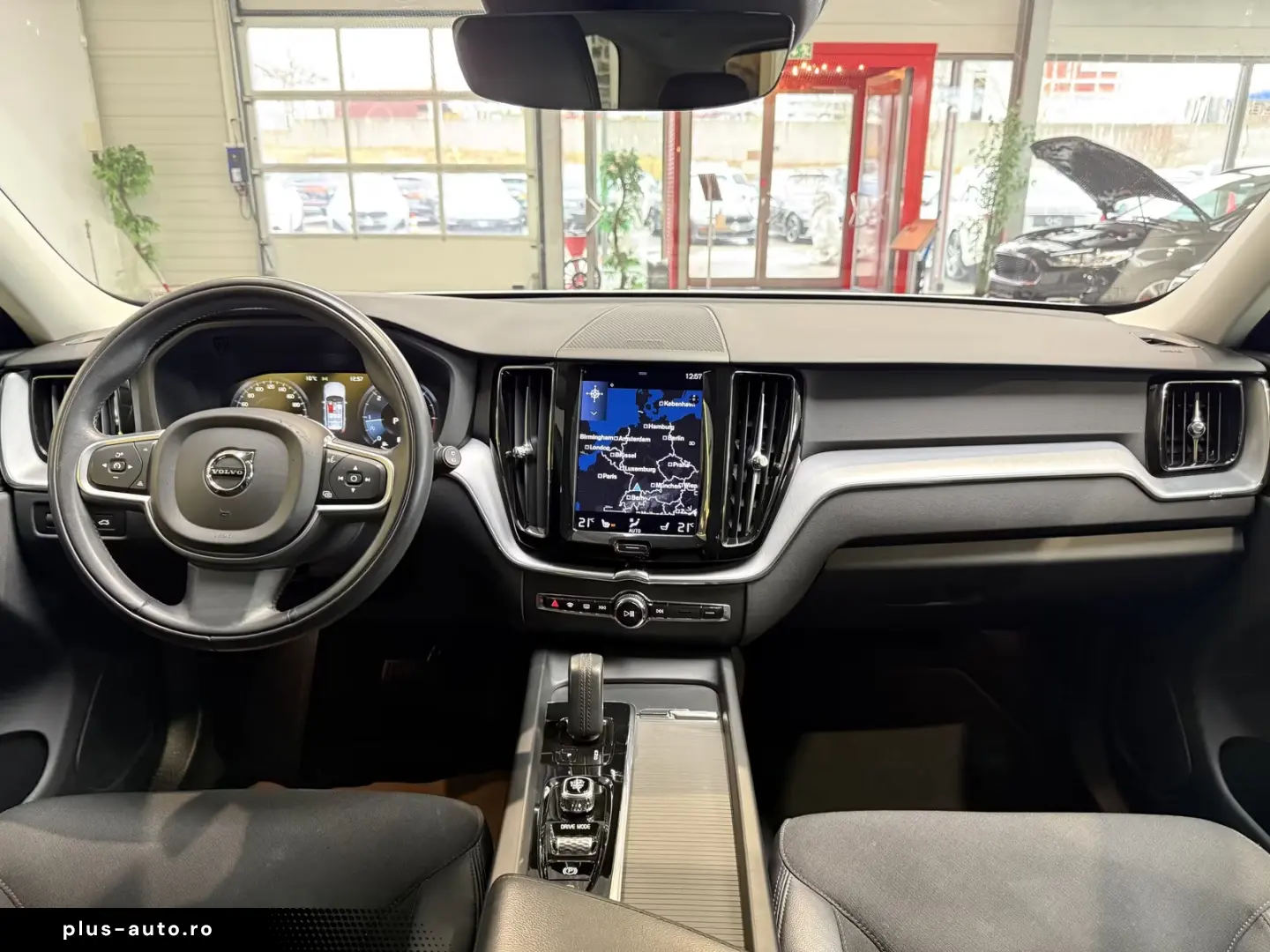 Volvo XC60 Momentum Pro H&K KAMERA NAVI