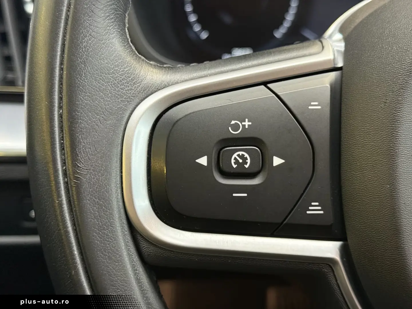 Volvo XC60 Momentum Pro H&K KAMERA NAVI