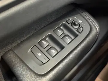 Volvo XC60 Momentum Pro H&K KAMERA NAVI