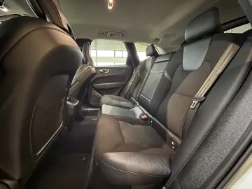Volvo XC60 Momentum Pro H&K KAMERA NAVI