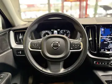 Volvo XC60 Momentum Pro H&K KAMERA NAVI
