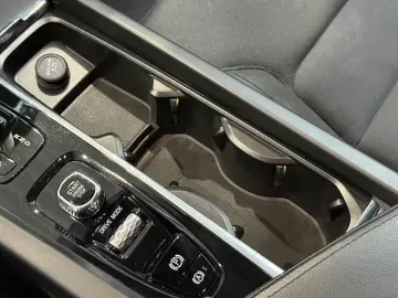 Volvo XC60 Momentum Pro H&K KAMERA NAVI