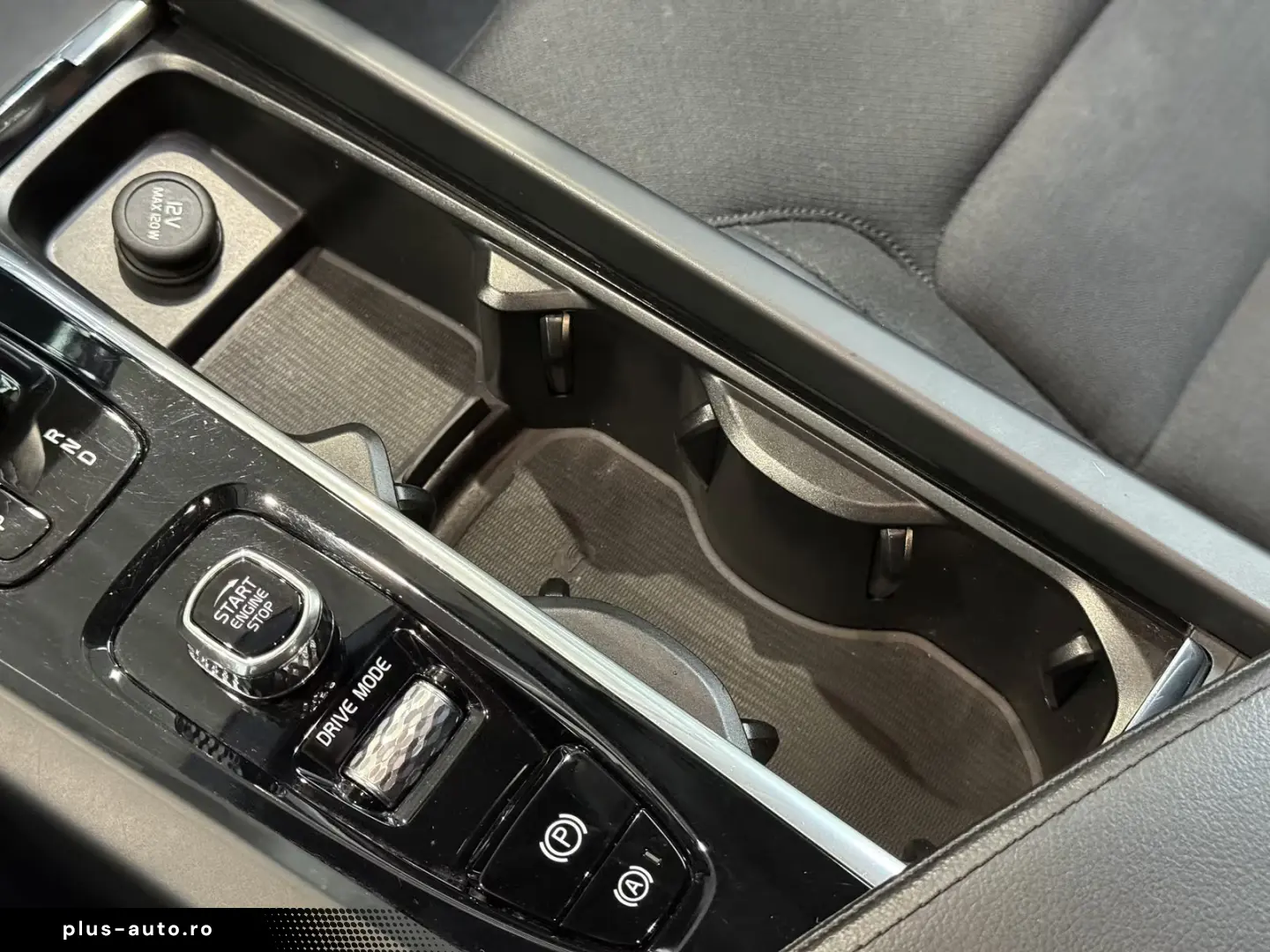 Volvo XC60 Momentum Pro H&K KAMERA NAVI