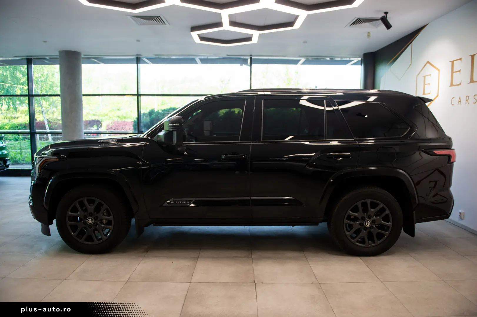Toyota Sequoia Platinum 3.5 V6 i-FORCE MAX Hybrid 4WD ECT-i
