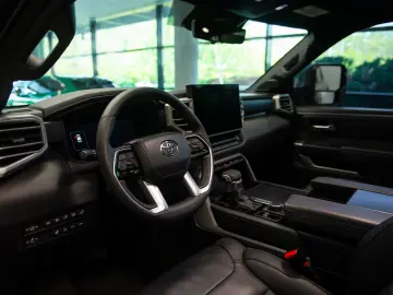Toyota Sequoia Platinum 3.5 V6 i-FORCE MAX Hybrid 4WD ECT-i