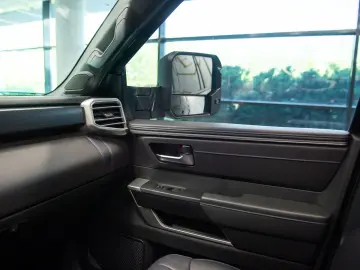 Toyota Sequoia Platinum 3.5 V6 i-FORCE MAX Hybrid 4WD ECT-i