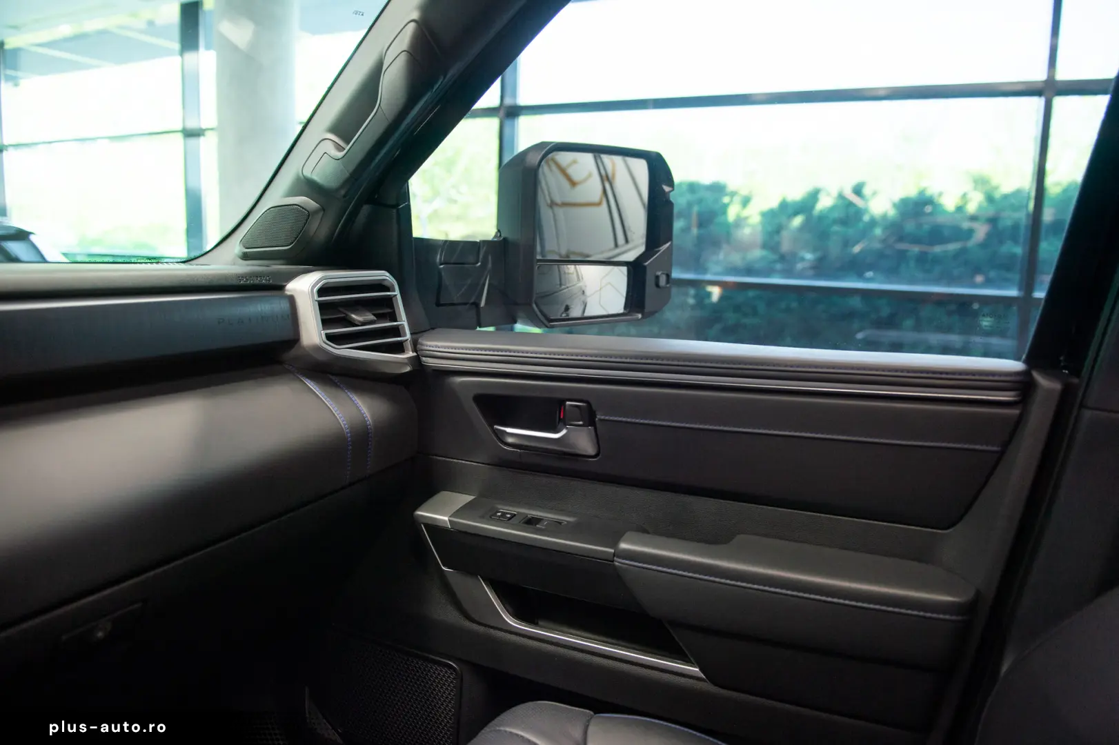 Toyota Sequoia Platinum 3.5 V6 i-FORCE MAX Hybrid 4WD ECT-i