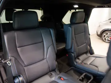 Toyota Sequoia Platinum 3.5 V6 i-FORCE MAX Hybrid 4WD ECT-i
