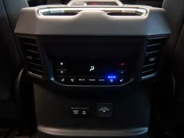 Toyota Sequoia Platinum 3.5 V6 i-FORCE MAX Hybrid 4WD ECT-i