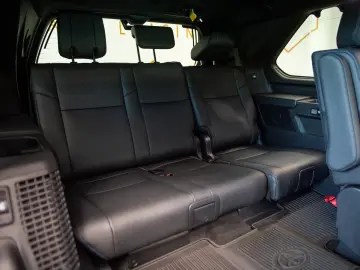 Toyota Sequoia Platinum 3.5 V6 i-FORCE MAX Hybrid 4WD ECT-i