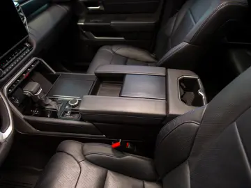 Toyota Sequoia Platinum 3.5 V6 i-FORCE MAX Hybrid 4WD ECT-i